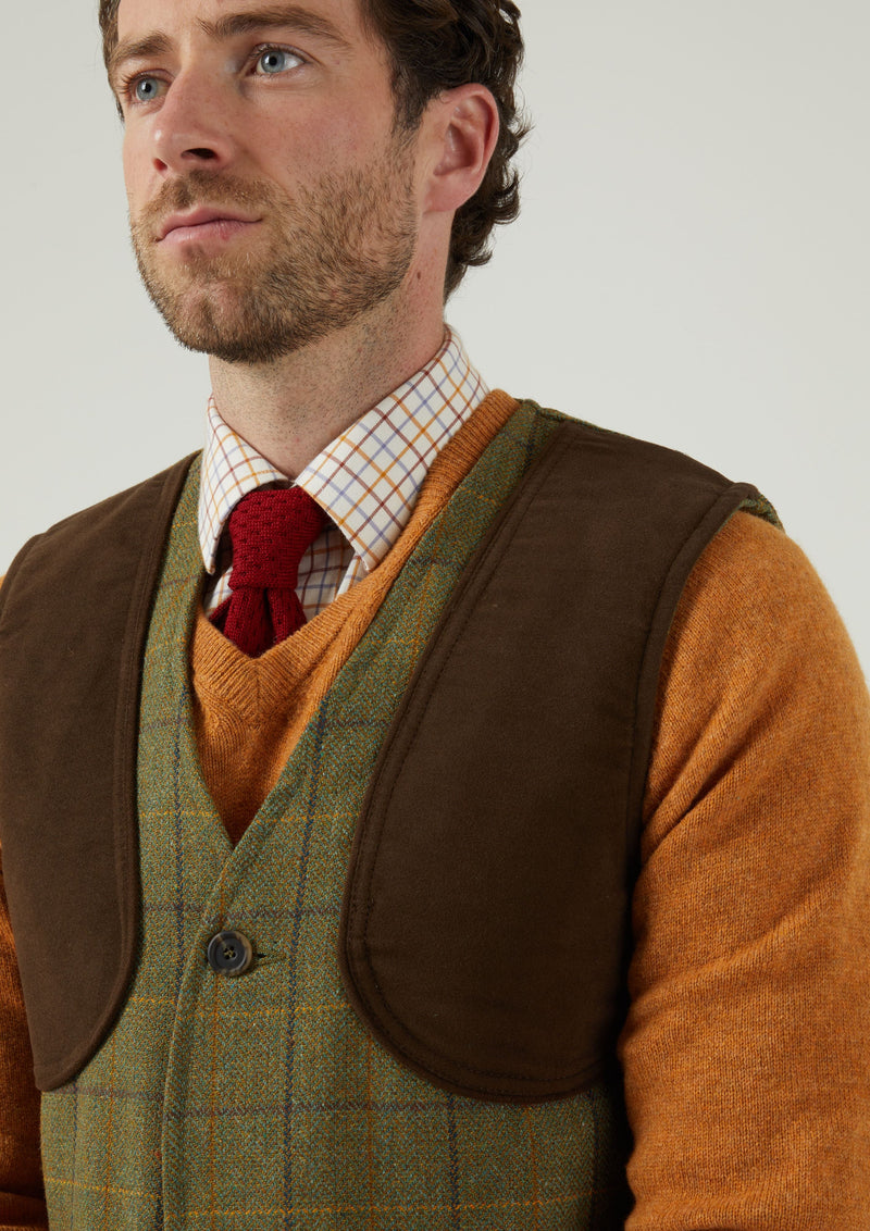 Rutland Men's Tweed Shooting Vest In Dark Moss 